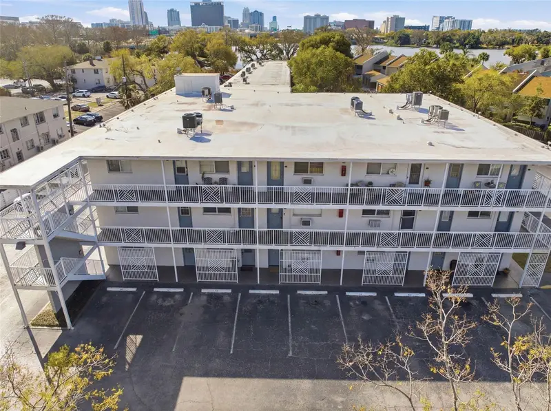320 Lakeview St #123, FL