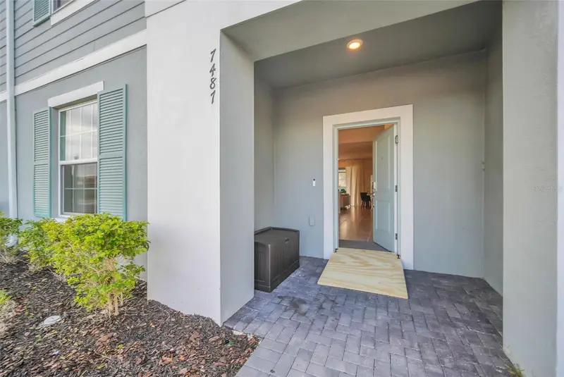 7487 Oakmoss Loop, FL