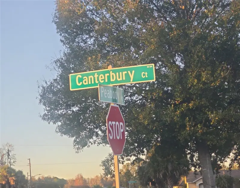 230 Canterbury Ct, FL
