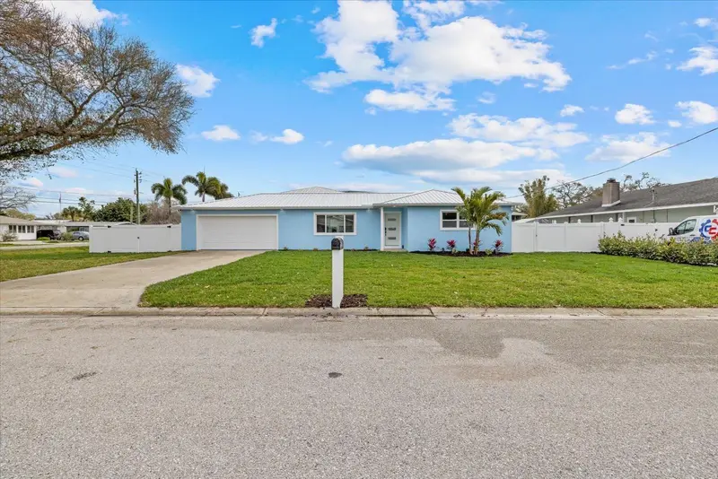 912 21st Ave W, FL