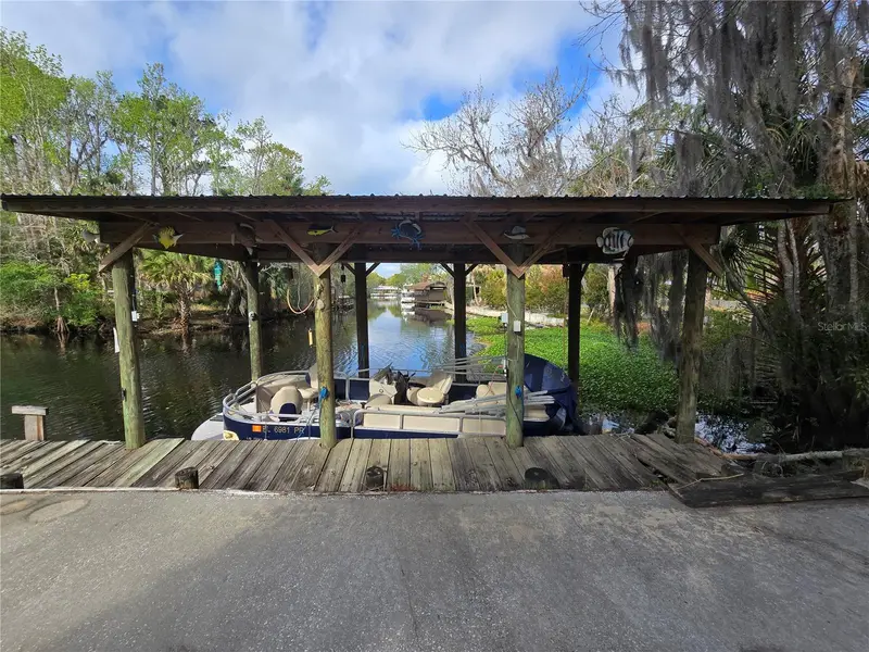 56449 Maple Rd, FL