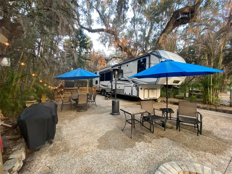 313 Gator Aly, FL