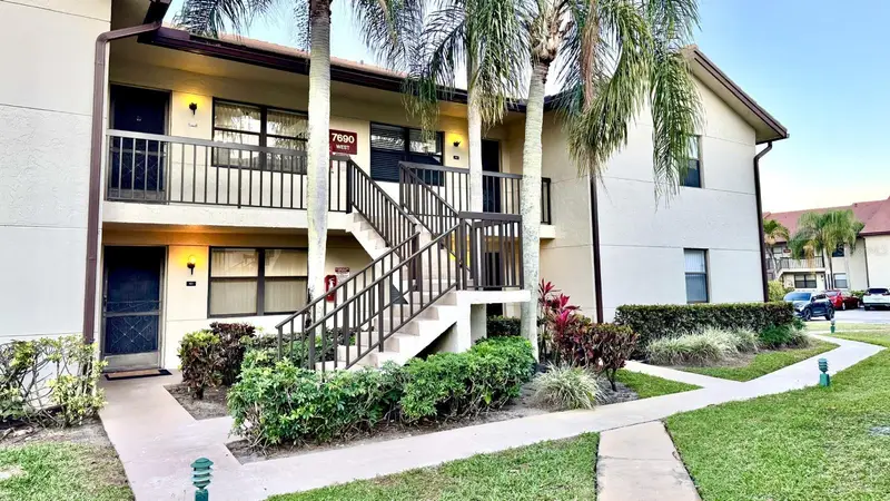 7690 Tahiti Ln #202, FL
