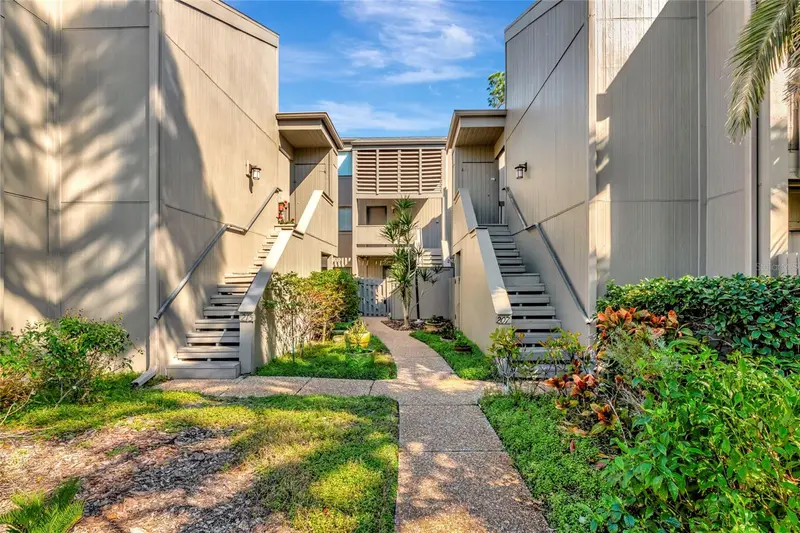211 Woodland Dr #211, FL