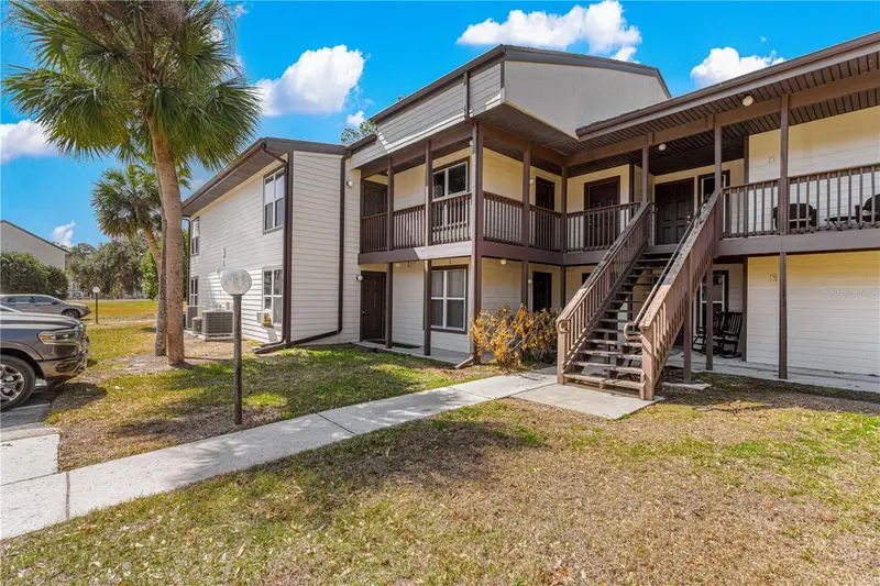 15203 Sandalwood Dr #203, FL