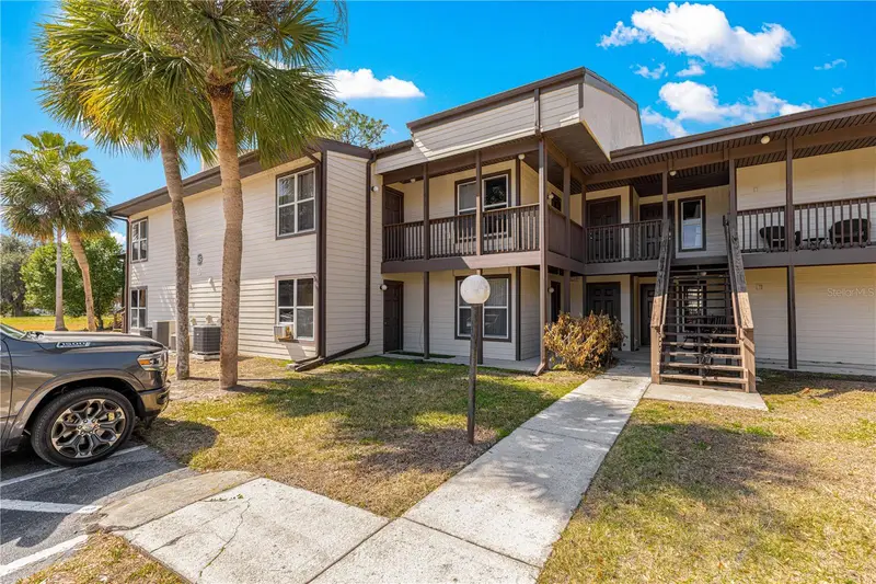 15203 Sandalwood Dr #203, FL