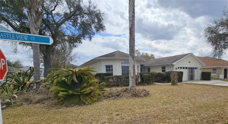 21516 Castle View Ct, FL