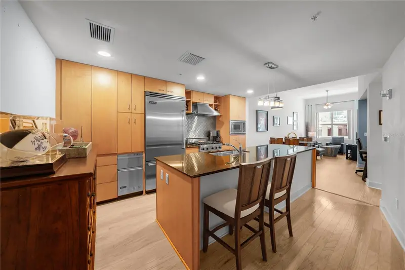 1120 E Kennedy Blvd #827, FL