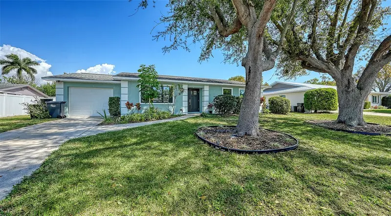 923 69th St Nw, FL