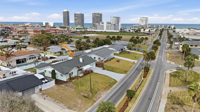 341 Plaza Blvd, FL