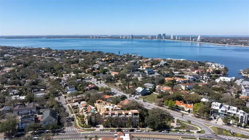 114 E Davis Blvd #4, FL
