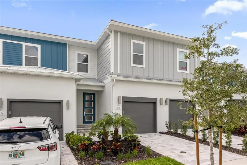 7838 Spectrum Dr, FL