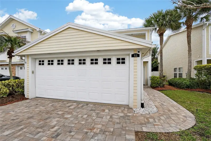 918 Woodbridge Ct, FL