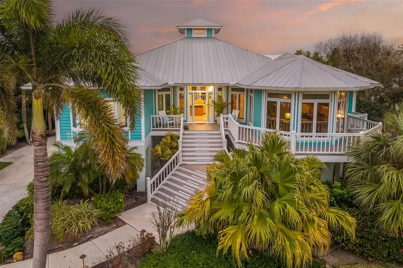 746 Eagle Point Dr, FL