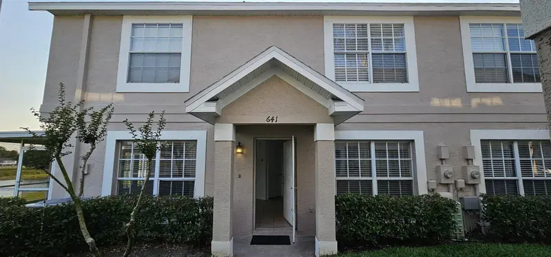 641 Kensington Lake Cir, FL