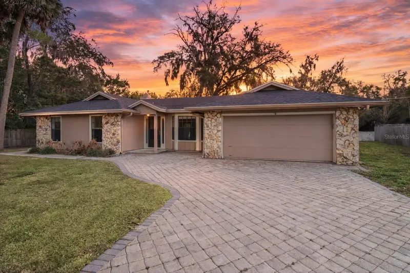 219 Hoffman Ct, FL