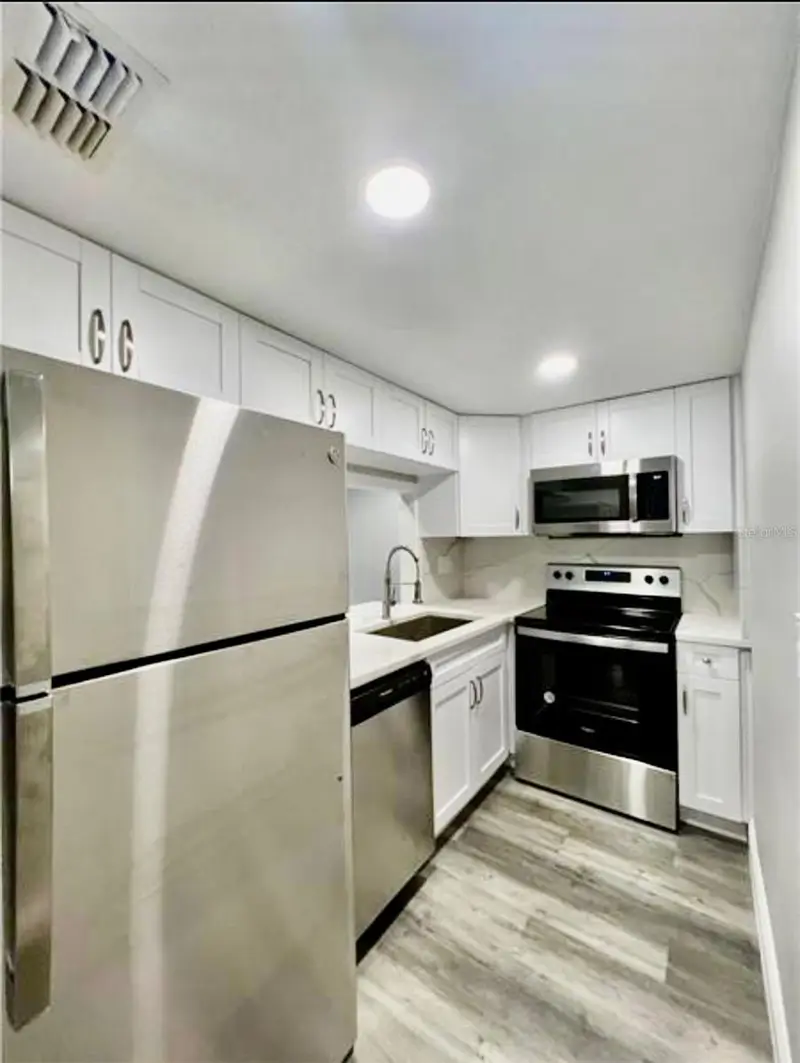 7108 Waterside Dr #103, FL