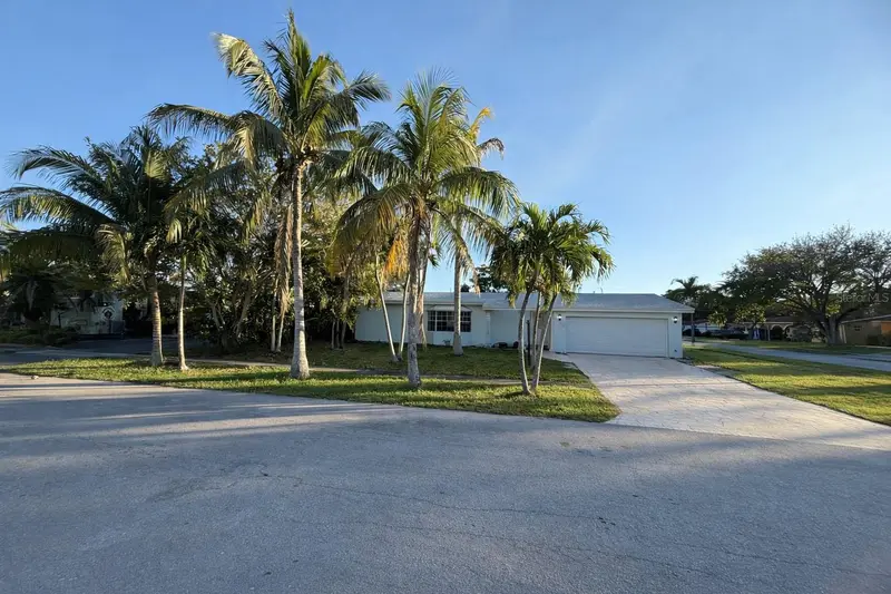 8760 Nw 21st St, FL