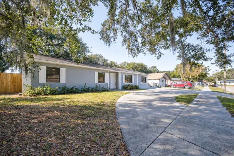 720 Swiss Dr, FL