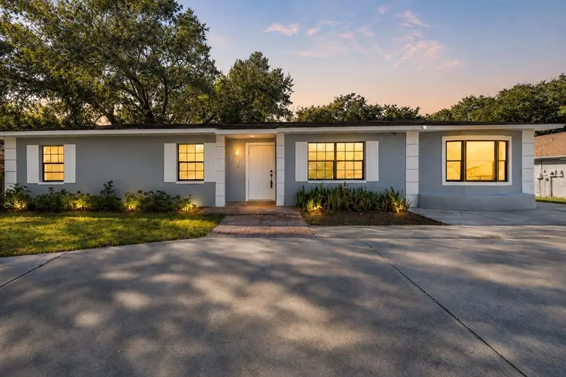 720 Swiss Dr, FL