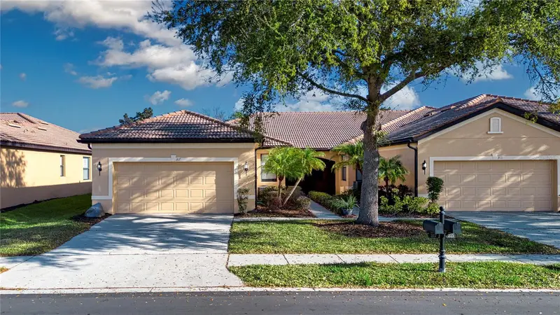 317 Seneca Falls Dr, FL