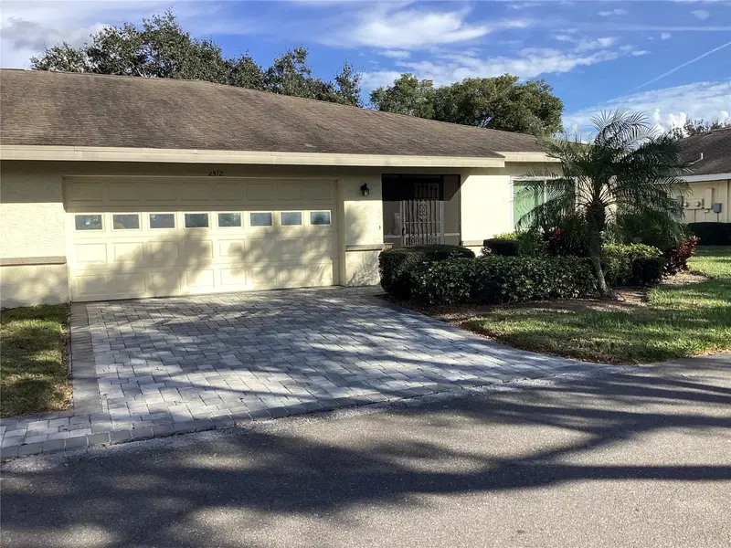 2512 Lancaster Dr #2512, FL