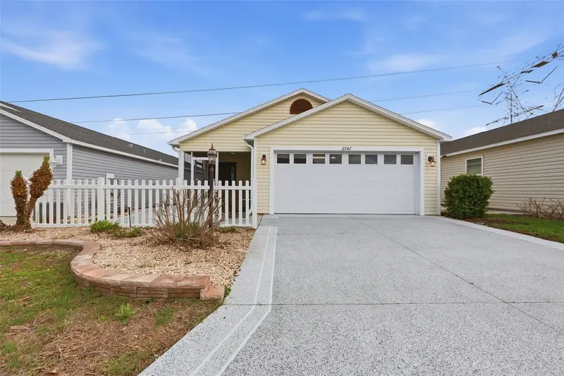 2747 Dyson Loop, FL