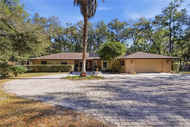 19 Northern Dancer Dr, FL