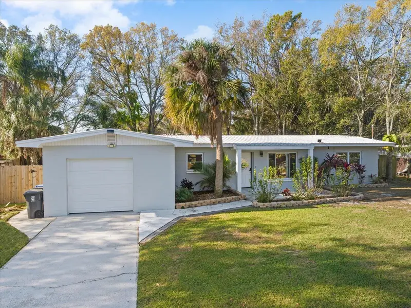 432 Country Club Dr, FL