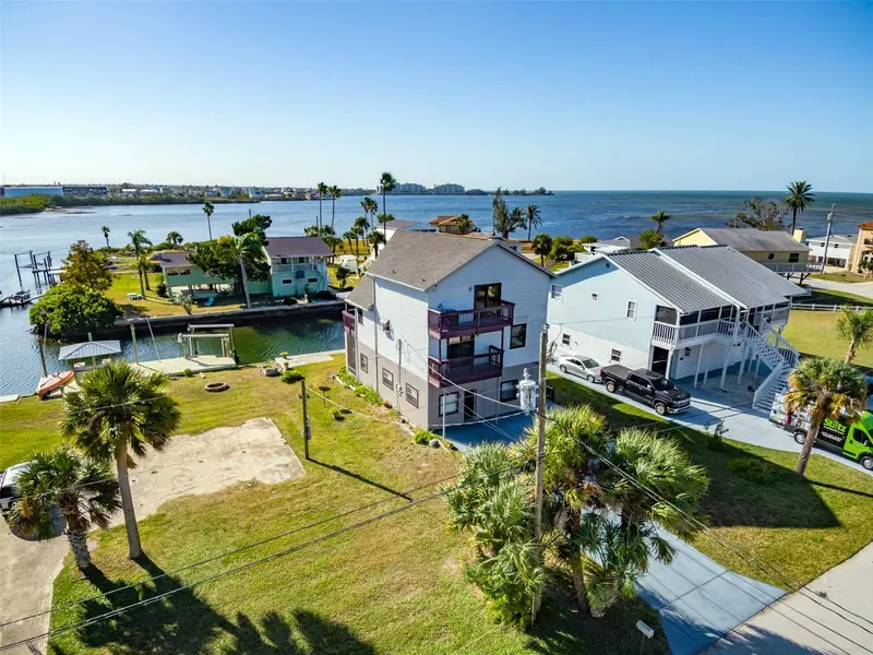 6436 Driftwood Dr, FL