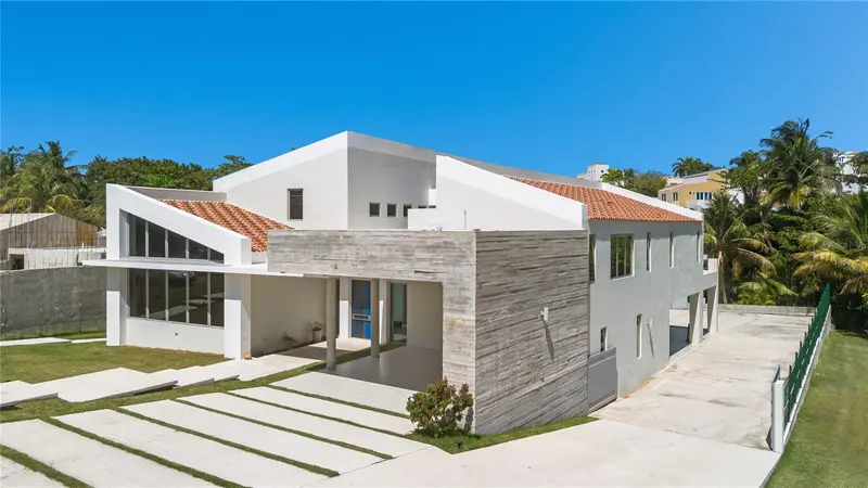 13 Surfside, PR