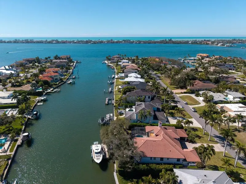 7637 Cove Ter, FL