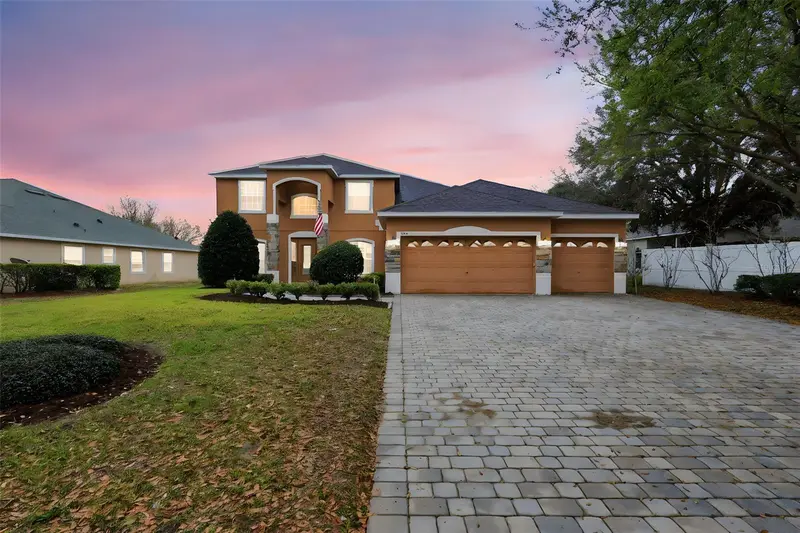 1042 Spinning Wheel Dr, FL
