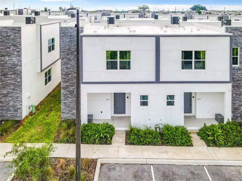 653 Trikomo Dr, FL