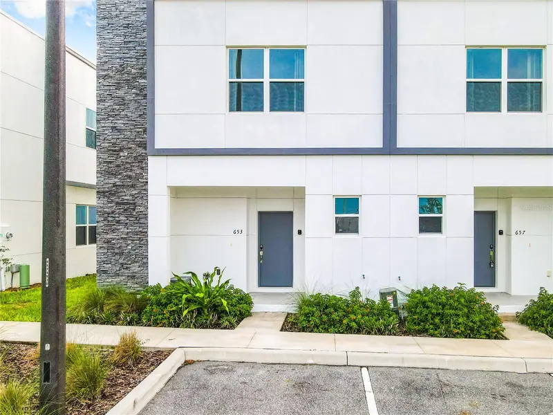 653 Trikomo Dr, FL