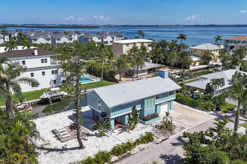 825 Tarawitt Dr, FL