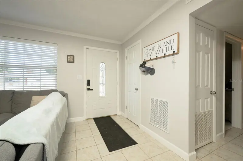 76 S Capri Dr, FL