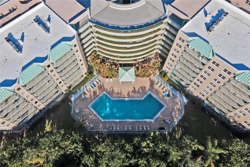4 Oceans West Blvd #102c, FL
