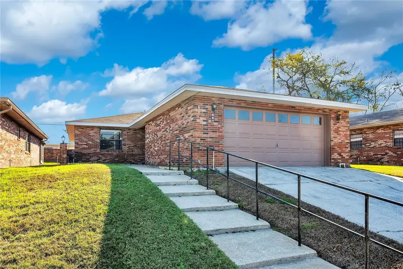 661 Lake Carolyn Cir, FL