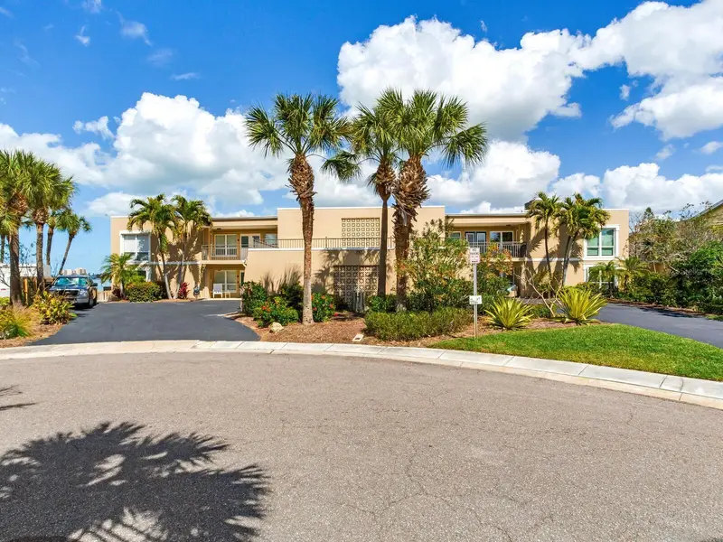 210 Dolphin Pt #B, FL
