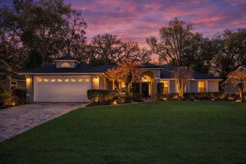 108 Oak View Cir, FL