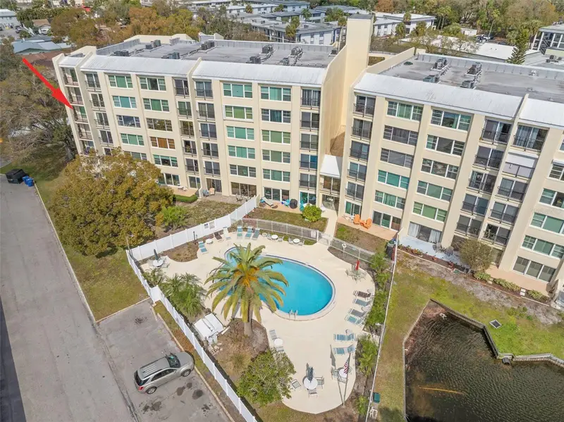 225 Country Club Dr #F-1401, FL