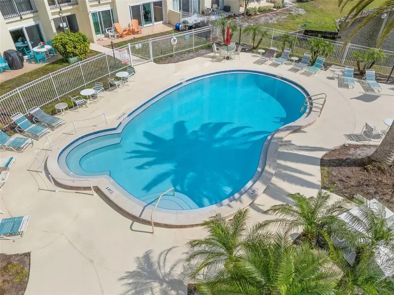 225 Country Club Dr #F-1401, FL