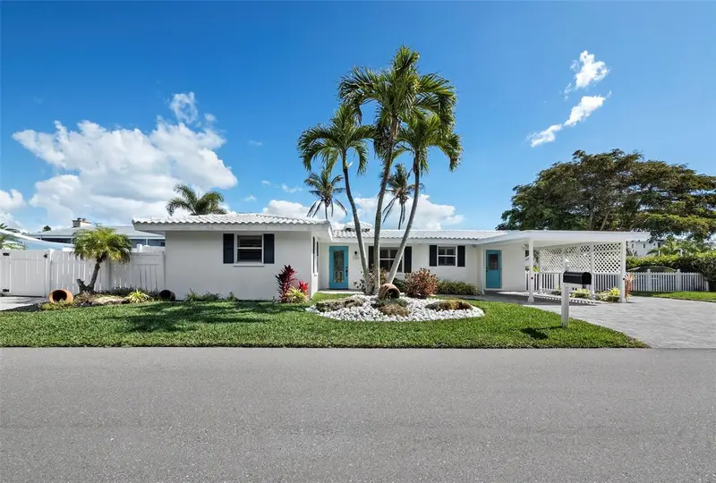 726 Jungle Queen Way, FL