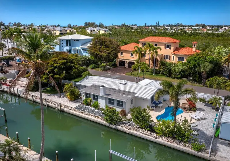 726 Jungle Queen Way, FL