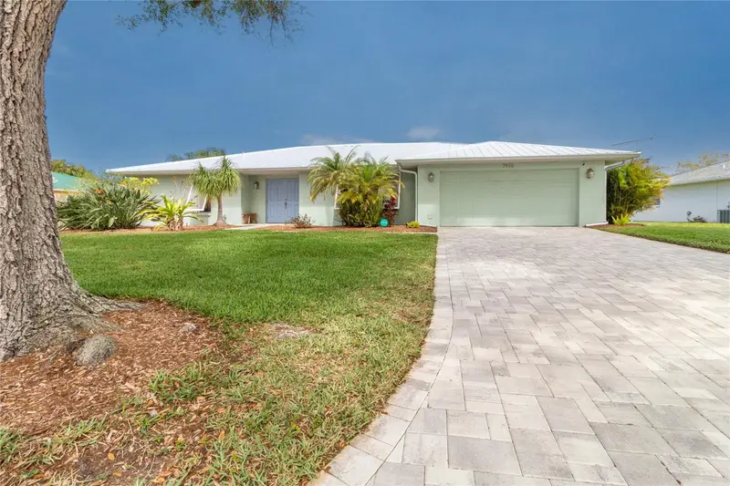 7926 Cypress Lake Dr, FL