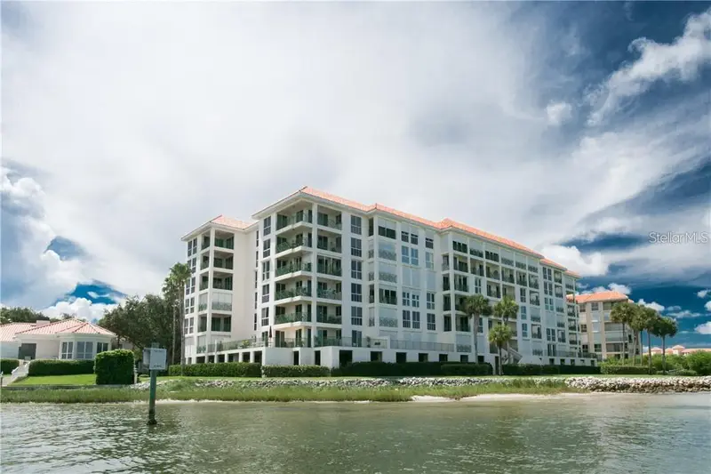 4717 Dolphin Cay Ln S #507, FL
