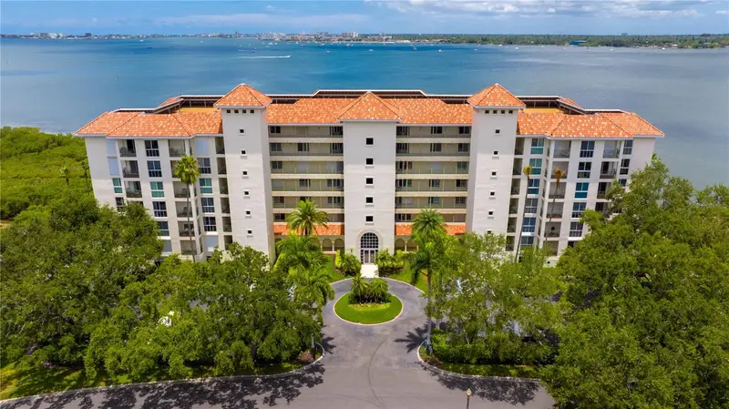 4717 Dolphin Cay Ln S #507, FL