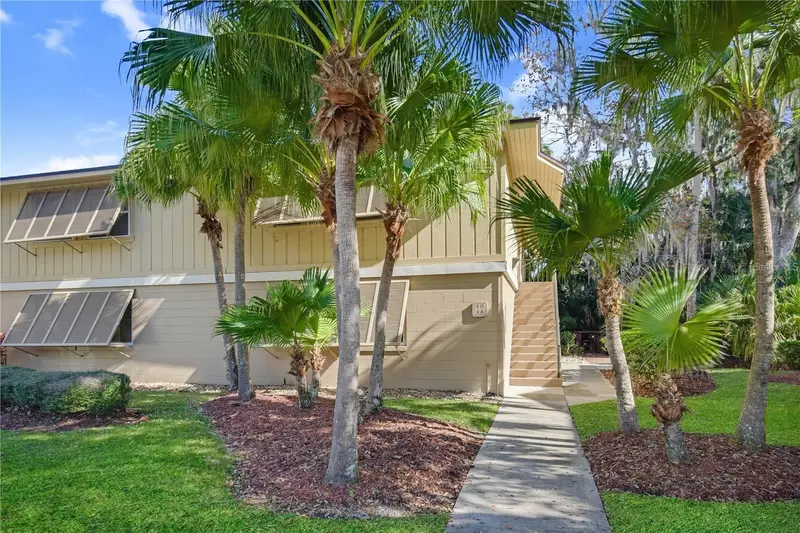 120 Hibiscus Woods Ct #4b, FL