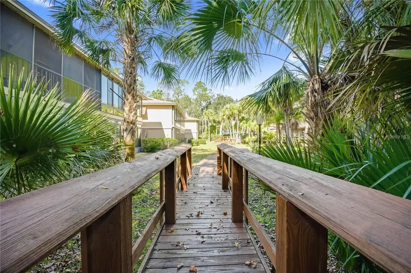 120 Hibiscus Woods Ct #4b, FL